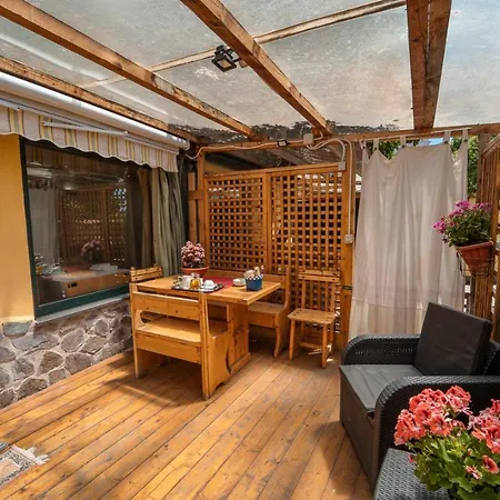 Bed & Breakfast Domus Vesuvia 4*