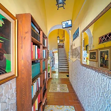 Domus Vesuvia Bed & Breakfast 4*