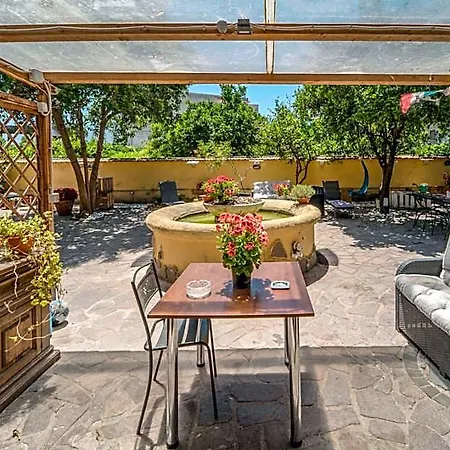 Bed & Breakfast Domus Vesuvia 4*